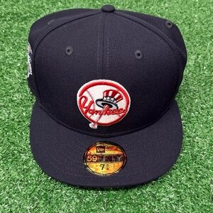 New Era 59Fifty New York Yankees Fitted Hat with 2000 World Series Patch 7 5/8